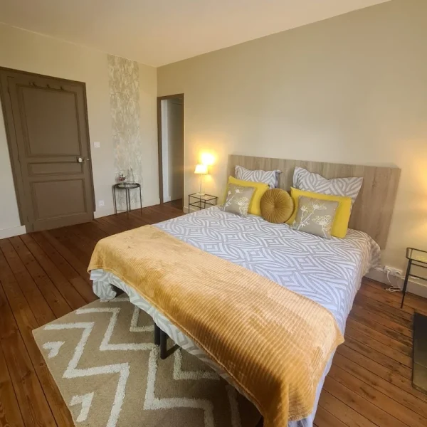 Suite parentale Ambre – chambre d’hôtes lumineuse aux tons beige en Périgord Noir