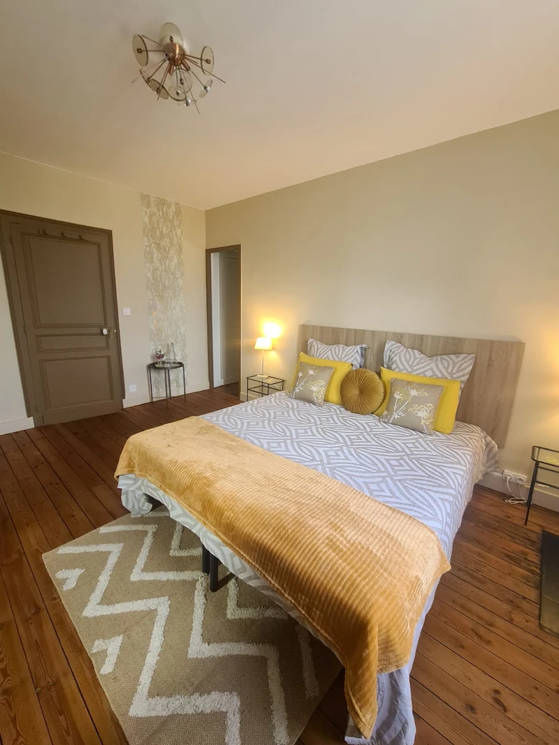 Suite parentale Ambre – chambre d’hôtes lumineuse aux tons beige en Périgord Noir